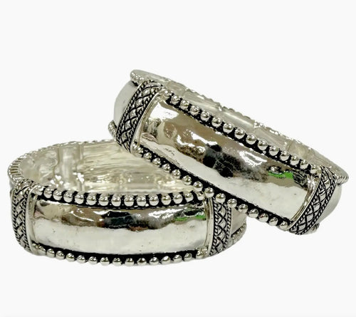 Hammered Silver Metal Stretch Bracelet with Bubble Edge