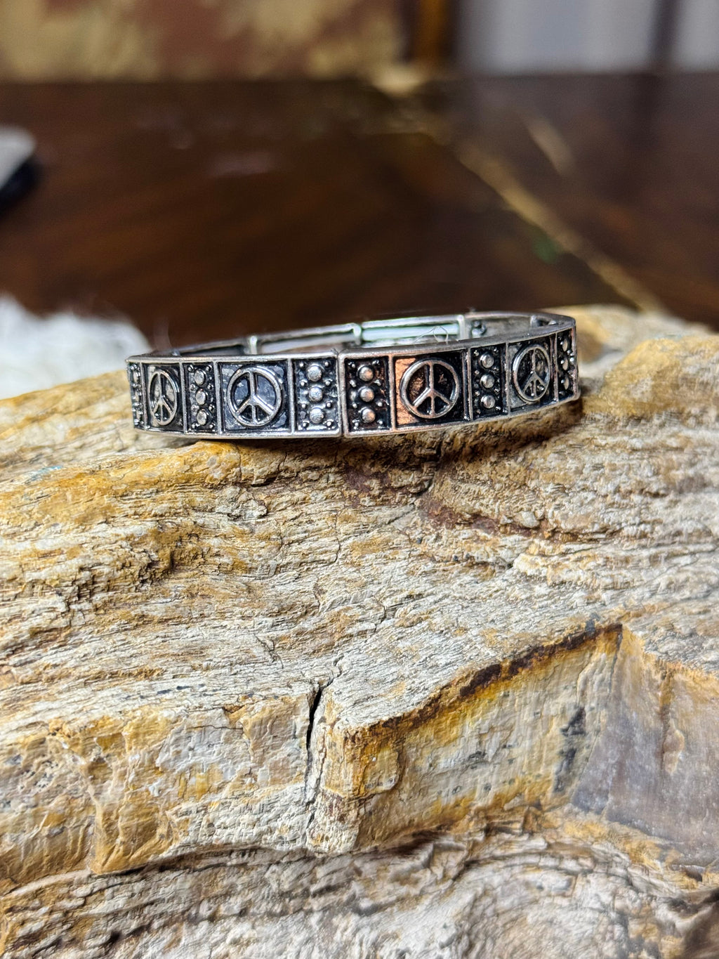 Speak It. Wear It. Stretch Bracelet: Peace Sign