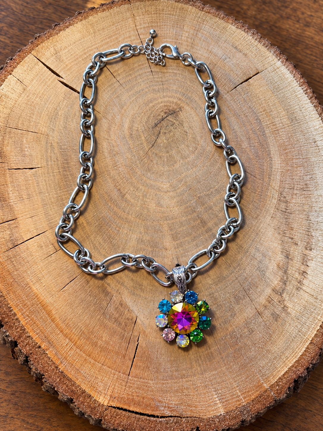 Multicolor Crystal Flower Necklace – Silver Oval-Link Chain on natural wood